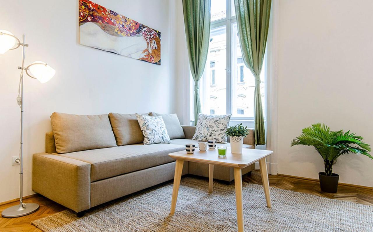 Cozy 2 Bedroom Apartment In Terez Boulevard. Budapešť Exteriér fotografie